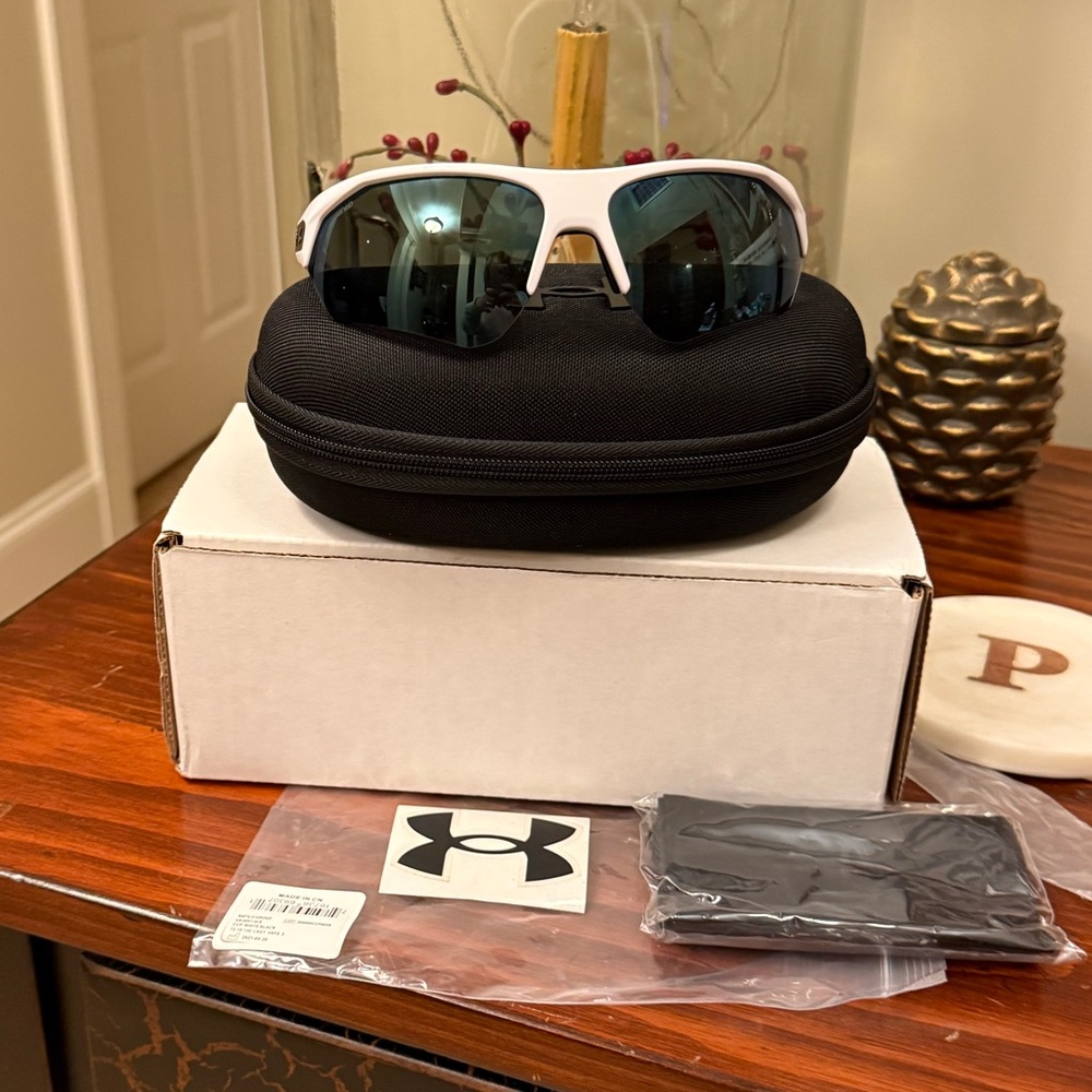 UNDER ARMOUR PLAYMAKER Sunglasses With Case